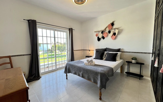 Pêra Stylish Villa With Pool by Homing