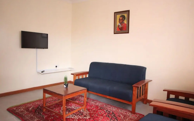 Lux Suites Ebony Mara House