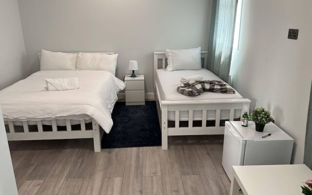 Studio Sleeps 3 - Pet Friendly