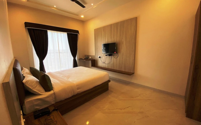 The Grand Sarovar Inn and Suites