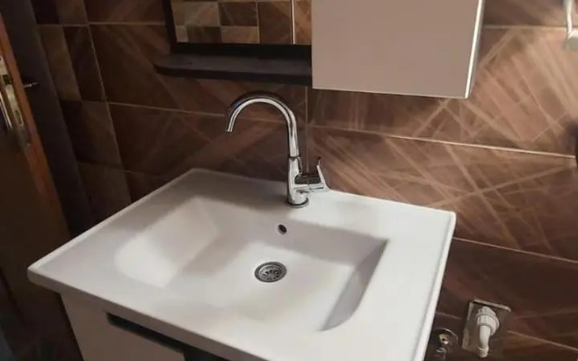 Apartment Slap