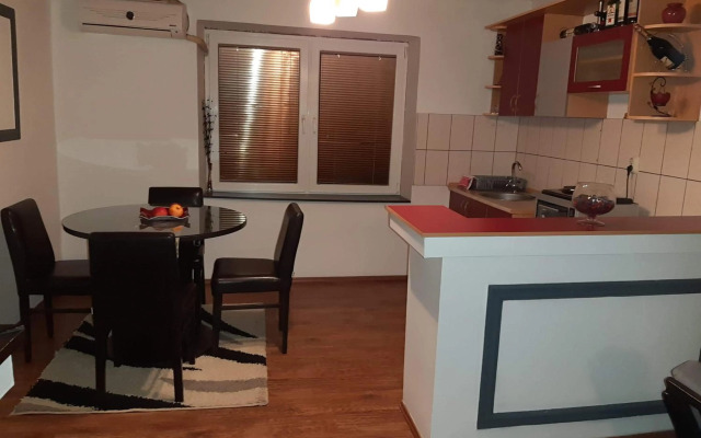 Apartment NIKOLA ORANGE