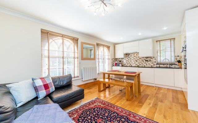 Comfy Apartment  near Mornington Station by City Stay London