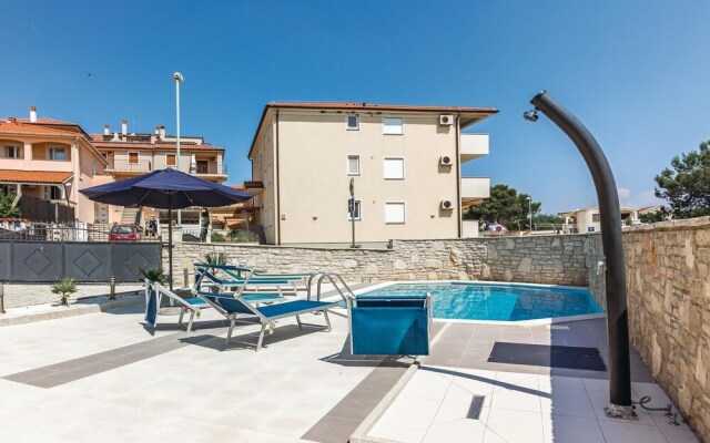 Awesome Home in Liznjan With Wifi and 2 Bedrooms