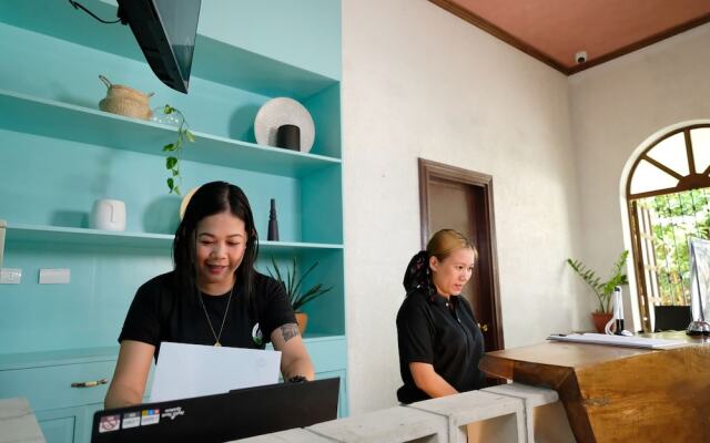 Mad Monkey Dumaguete