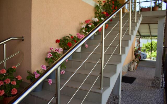 Loo Home&Sea on Yeniseiskaya Street 6/33