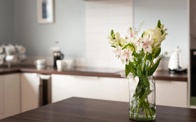 Sea Glimpses with free parking and garden