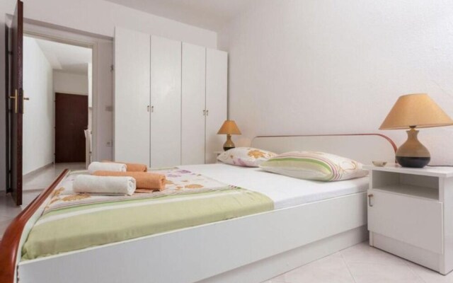 Delightful Apartment With Balcony and Sea View