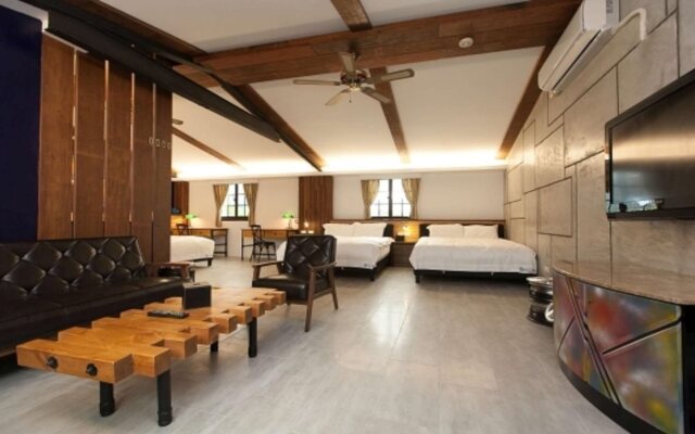 7M2 Hostel