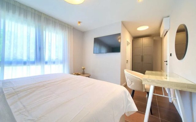 Villa Astrum With Heated Pool Jacuzzi and Sauna