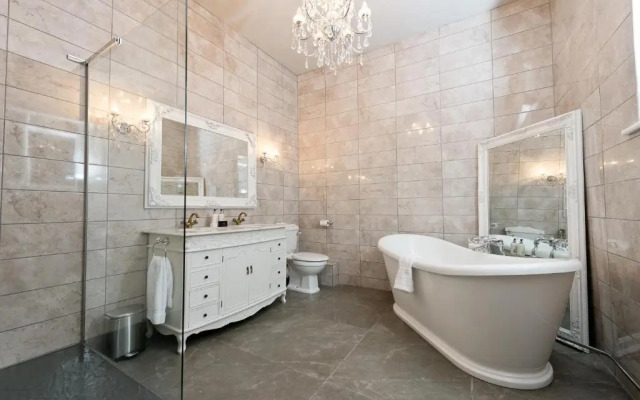 Glewstone Court Country House Hotel