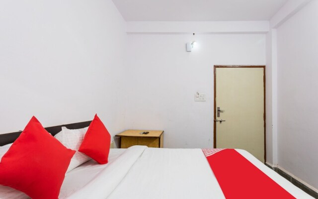OYO 29881 Hotel Gajanan