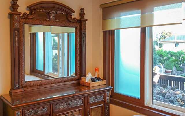 Seogwipo White Castle Pension