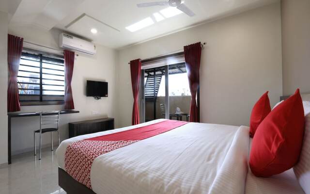 OYO 12844 Sri Sai Suites