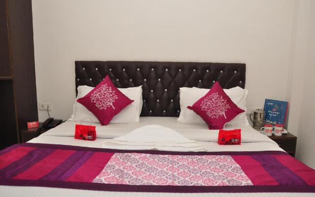 OYO 1605 Hotel Axis Inn
