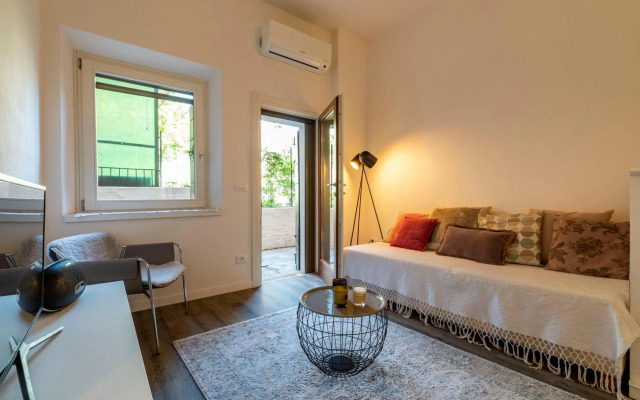 Snug Apartment With Private Courtyard M0270422677