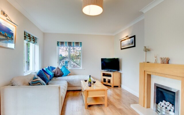Luxurious Holiday Home in Saundersfoot With Fireplace