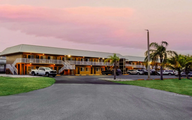 Travelodge Suites by Wyndham Lake Okeechobee