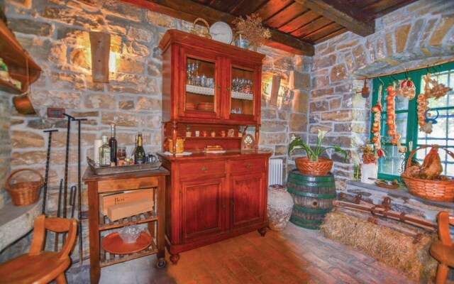 Stunning Home in Smarje With Wifi and 2 Bedrooms