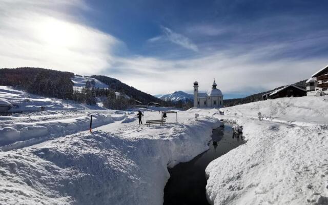Family Friendly Chalet - Central with Beautiful Mountain Views