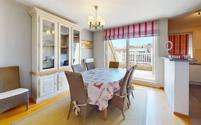 Duplex in Knokke Near North Sea Beach