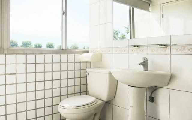 Breeze and Waves Hostel