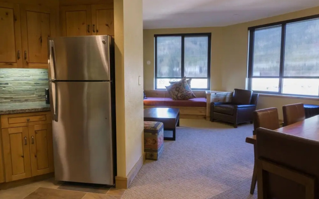 Grand Summit Hotel Spacious Family Suite by RedAwning