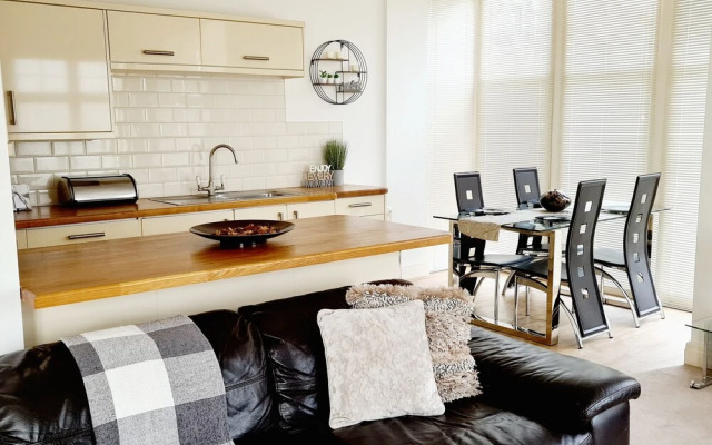Seas the Day - Luxury Beach Apartment - Sleeps 4
