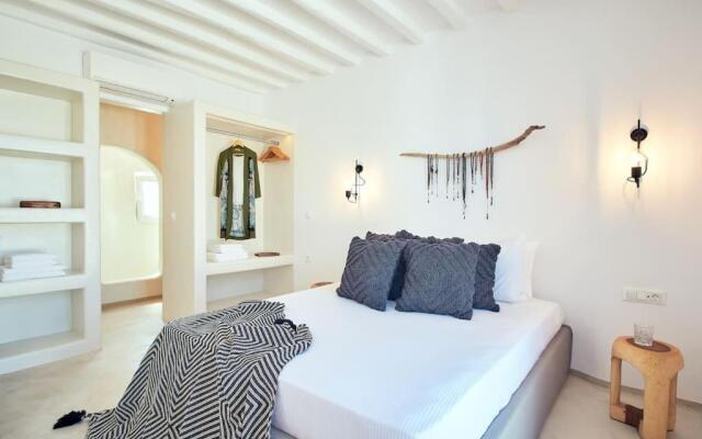 Private Villa Beachfront 30steps to Alemagou Beach