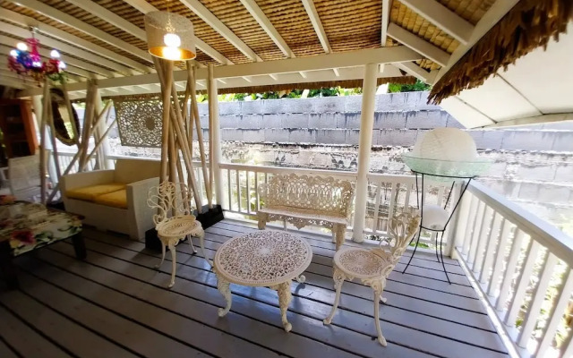 Tahiti - Fare Vainato Beach