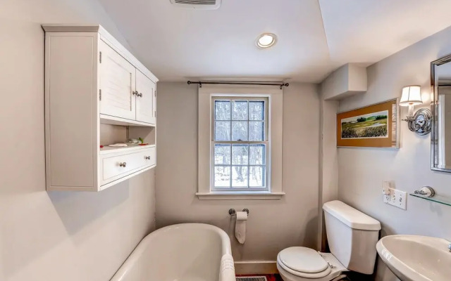 Ipswich Cottage: Beautiful Views, 5 Mins to Beach