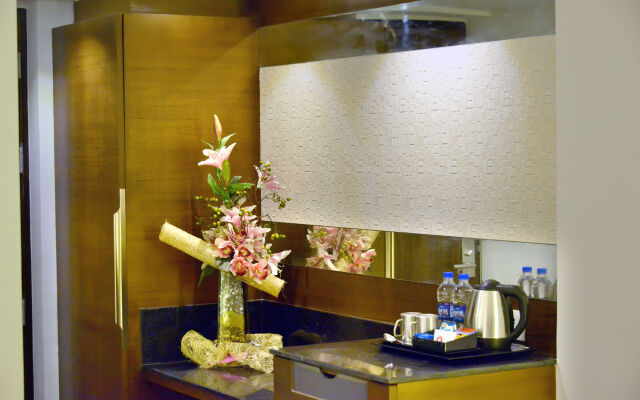 Roopa Elite