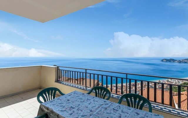 Stunning Holiday Home in Letojanni near Sea