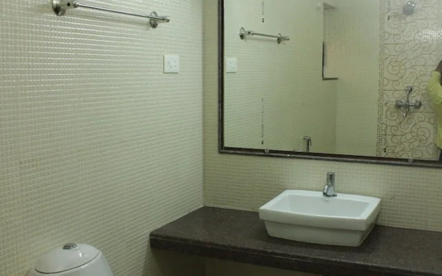 OYO 9364 Home Modern 2 BHK Pool View Candolim