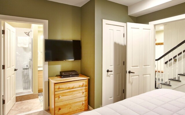 Long Trail House - Stratton Mountain