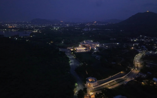 Wyndham Grand Udaipur Fateh Sagar Lake