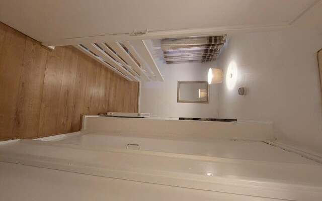 Lovely 2-bed House in the Heart of Woodhouse