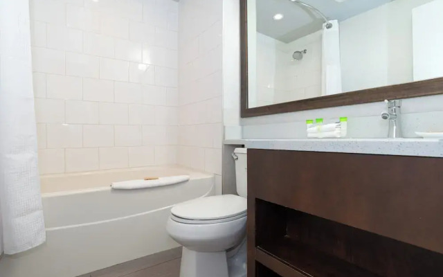 Sandman Signature Winnipeg Airport Hotel & Suites