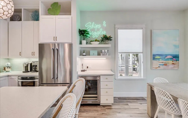 Ships and Giggles 276 HI