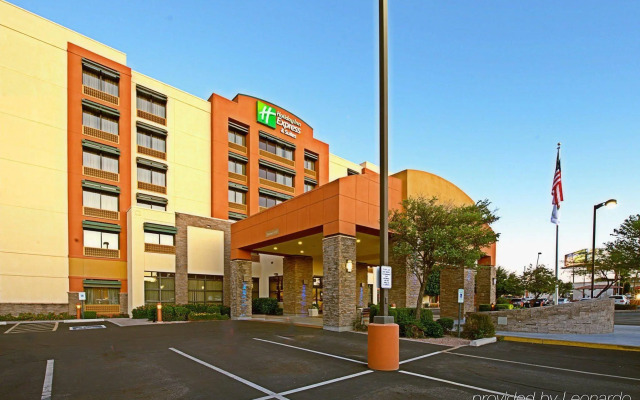 Holiday Inn Express & Suites Tempe by IHG