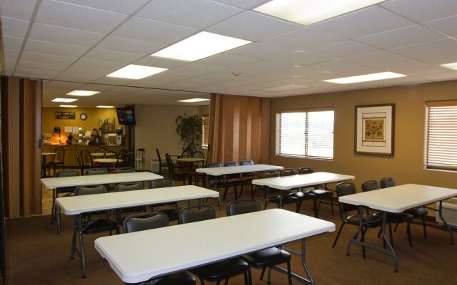 Greenlight Inn & Suites