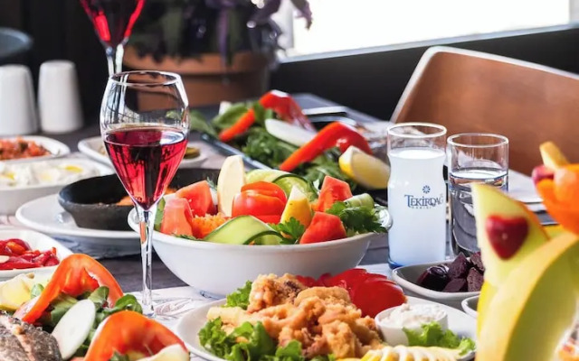 Assos Kadırga Otel