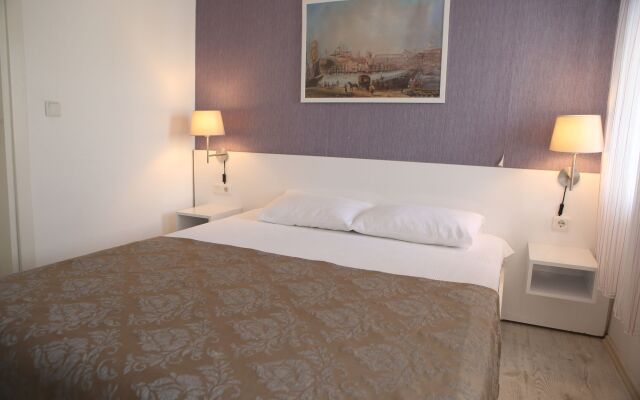 7. Art Feslegen Hotel