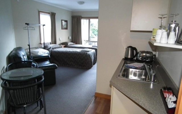 Aoraki Mount Cook Alpine Lodge – Guest Rooms – Mount Cook