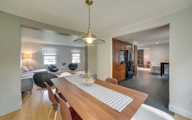 Charming Vacation Rental: 15 Mi to Pittsburgh