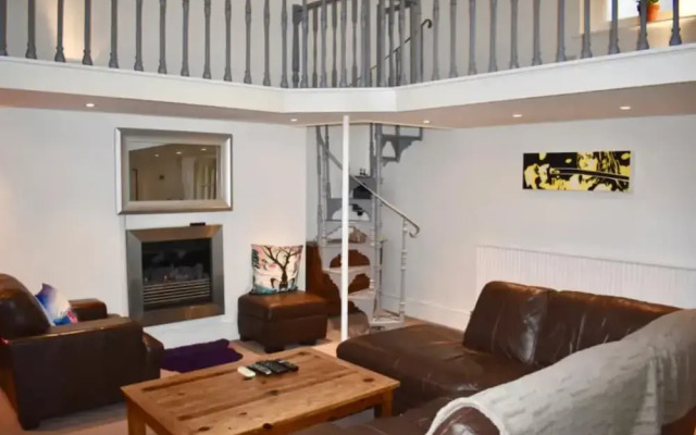 Unique 2 Bedroom Home by Brighton Marina