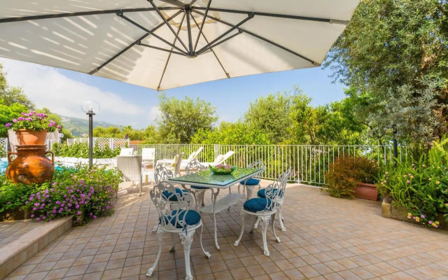 Villa Sorrento Flats