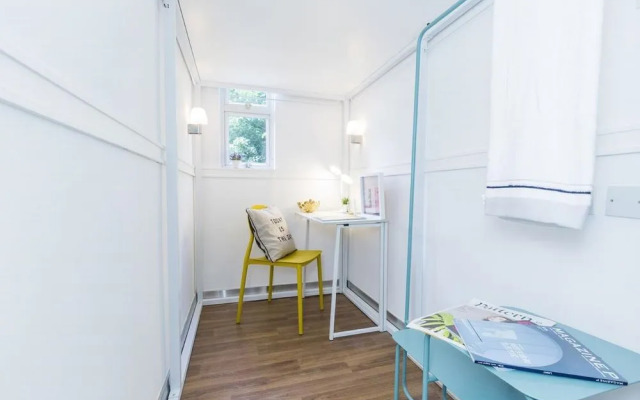 Mini Ocean Park Station - Adults Only