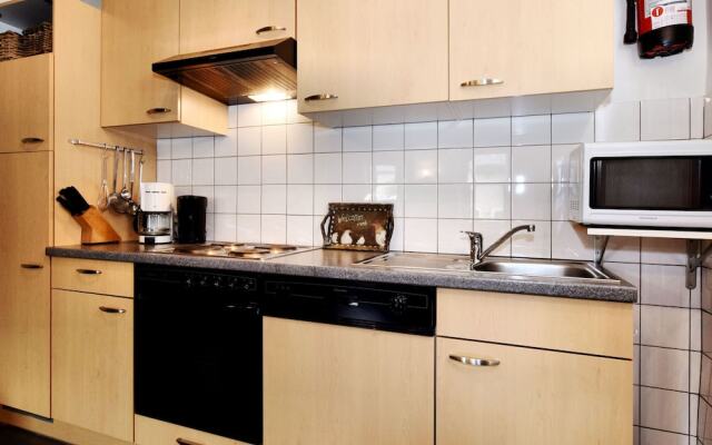 Lovely Holiday Home in Richelle with Barbecue