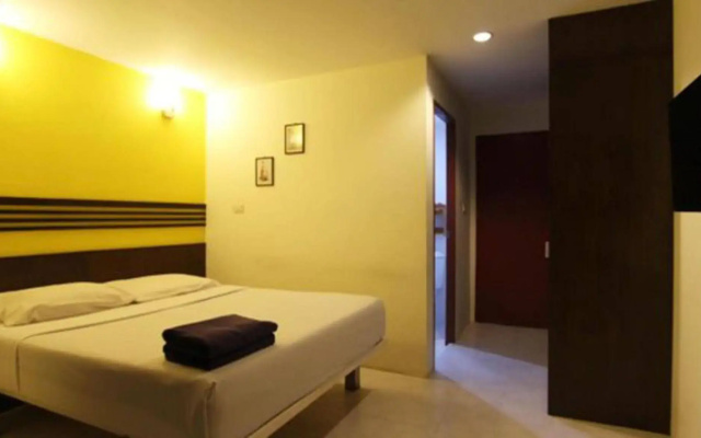 18 Coins Budget Hotel